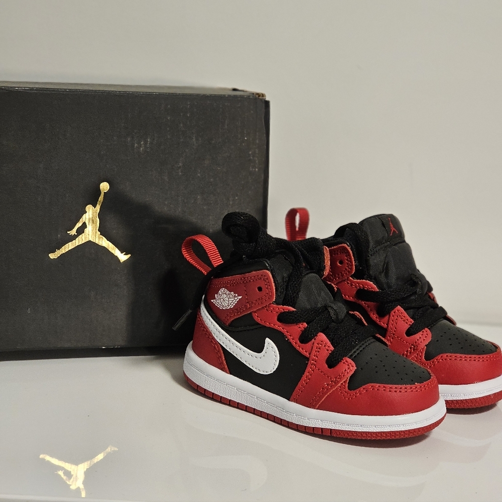 New Jordan 1 Toddler Kids' Mid Sneakers Sz 5C